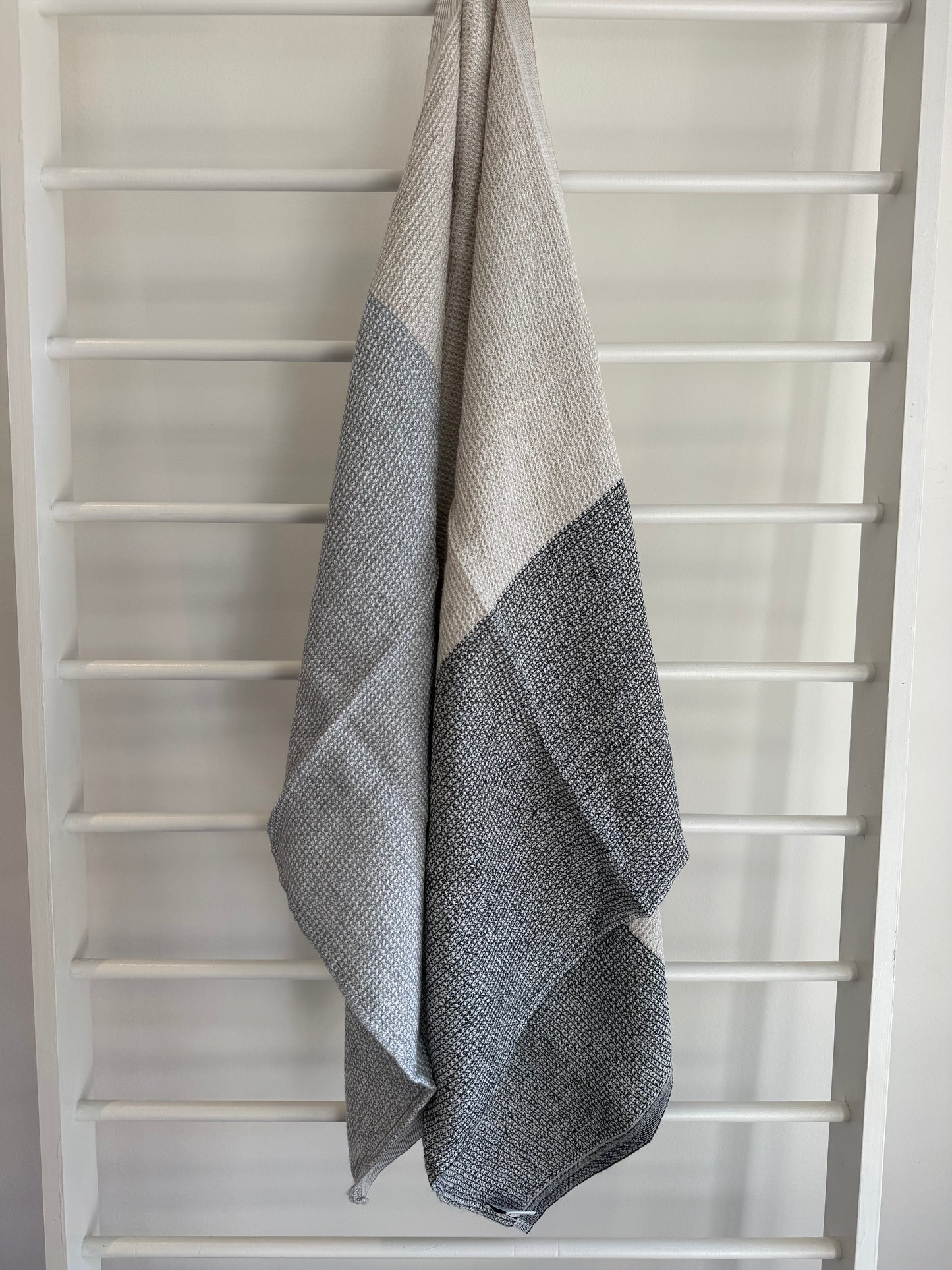 white grey lapuan kankurit bath towel 65cmx130cm textured made in finland