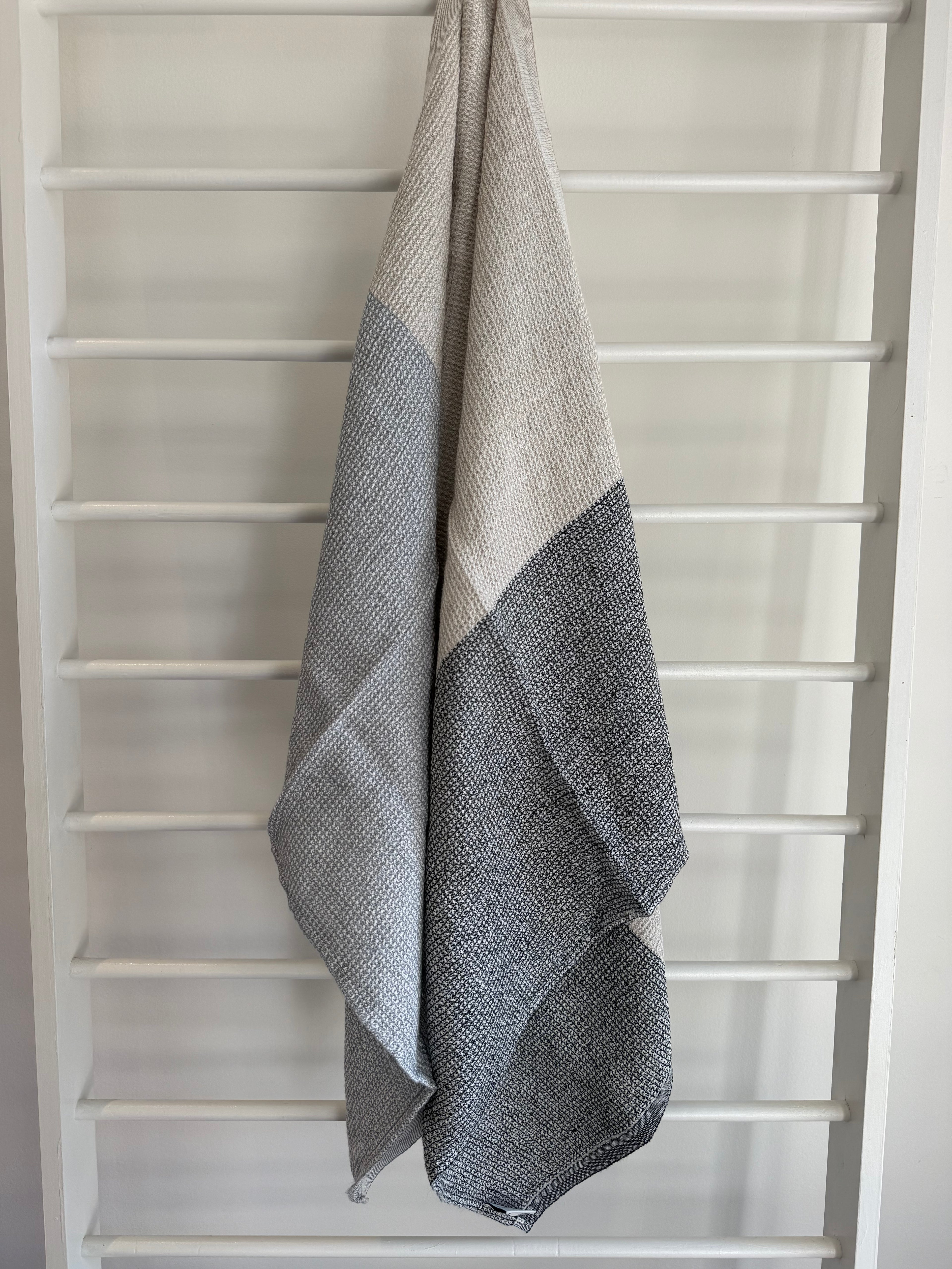 white grey lapuan kankurit bath towel 65cmx130cm textured made in finland
