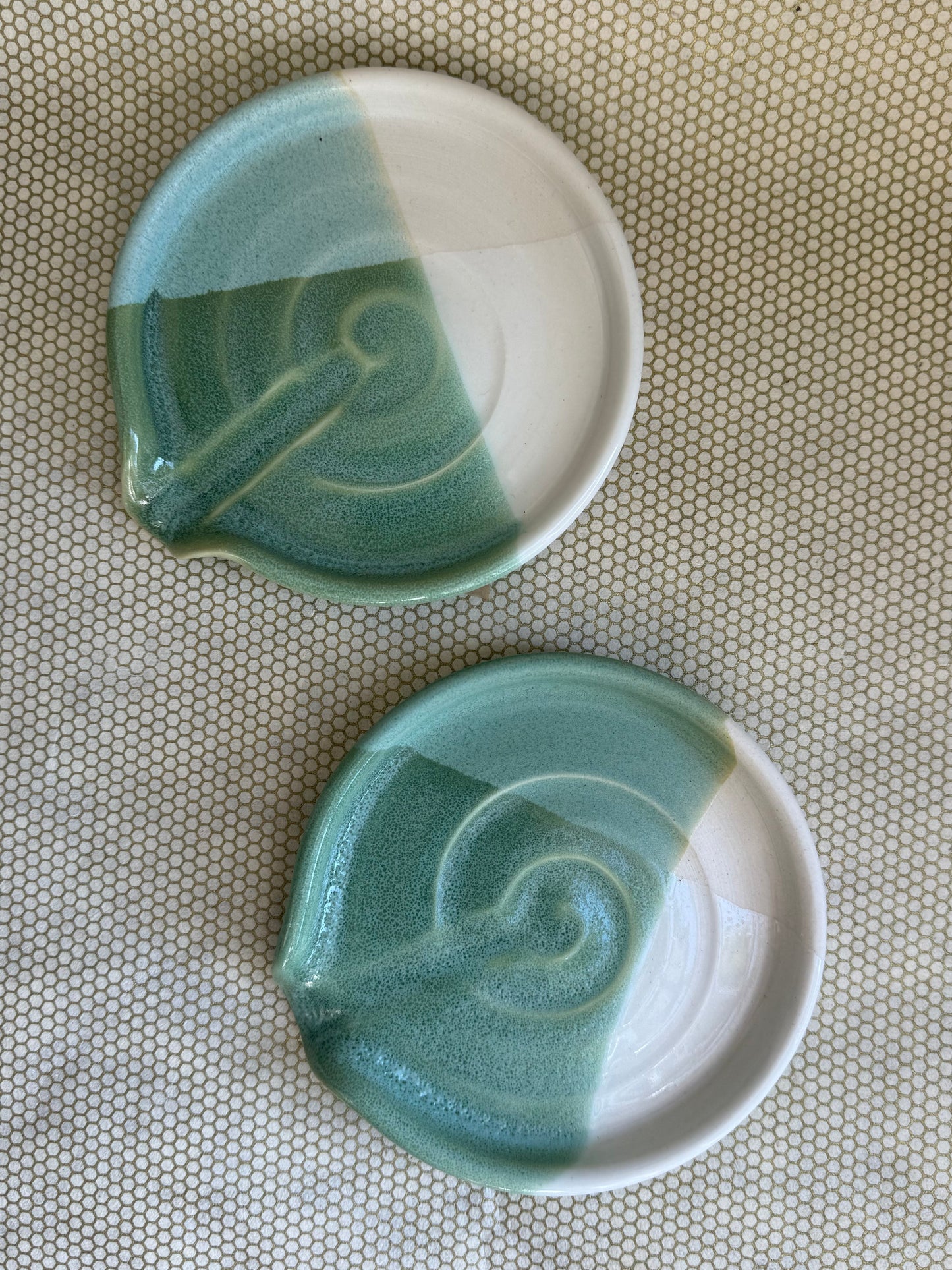 Fhar Ceramics - soap dish round