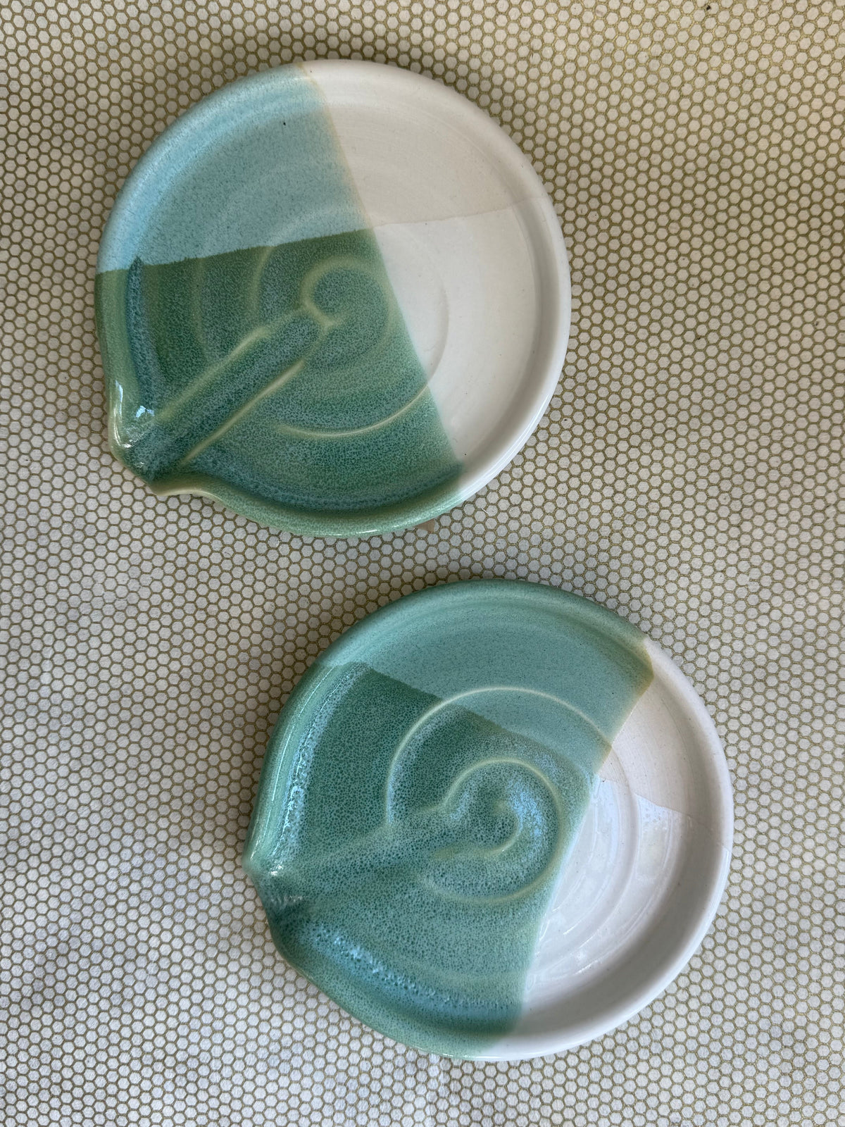 Fhar Ceramics - soap dish round