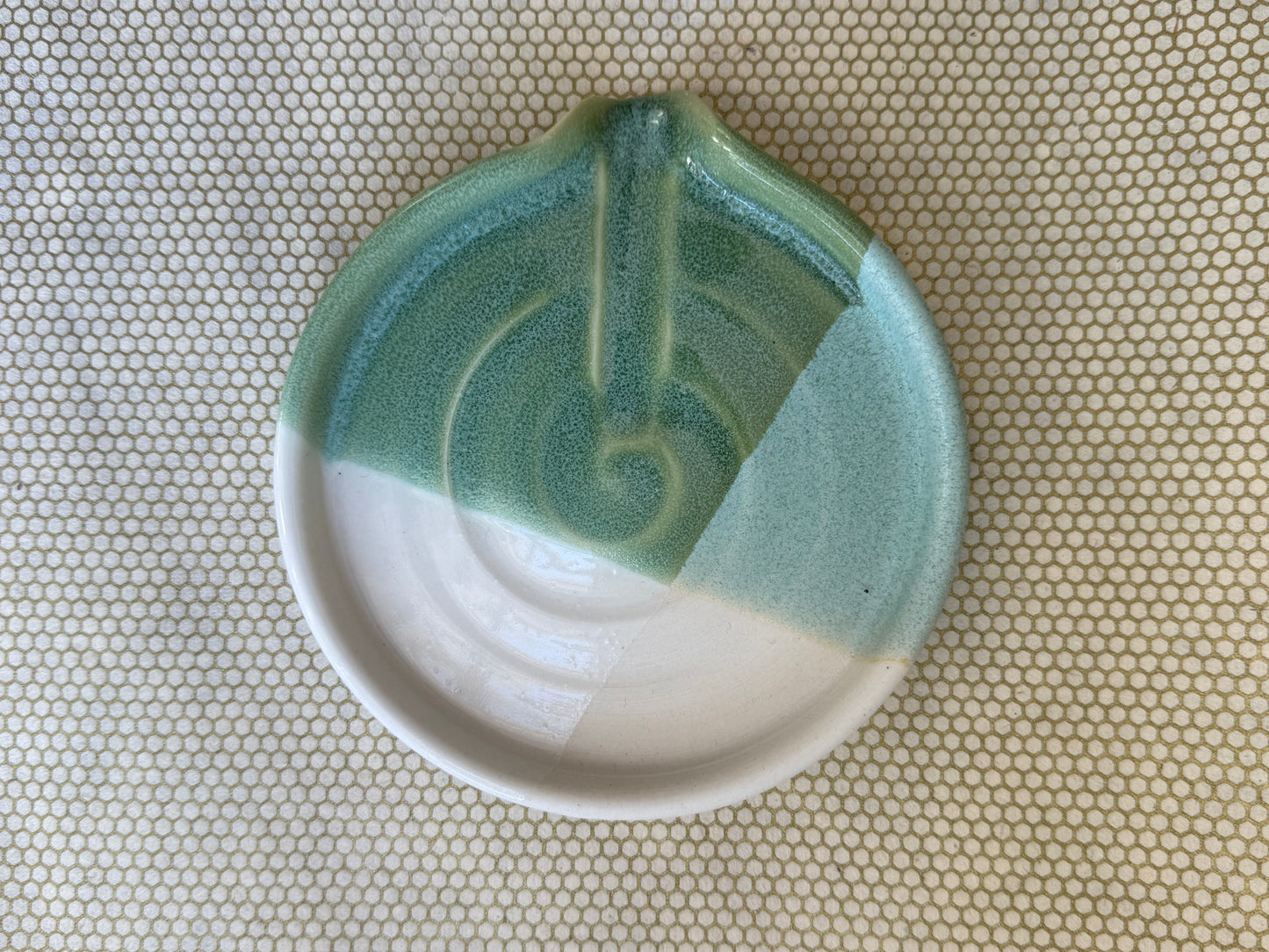Fhar Ceramics - soap dish round