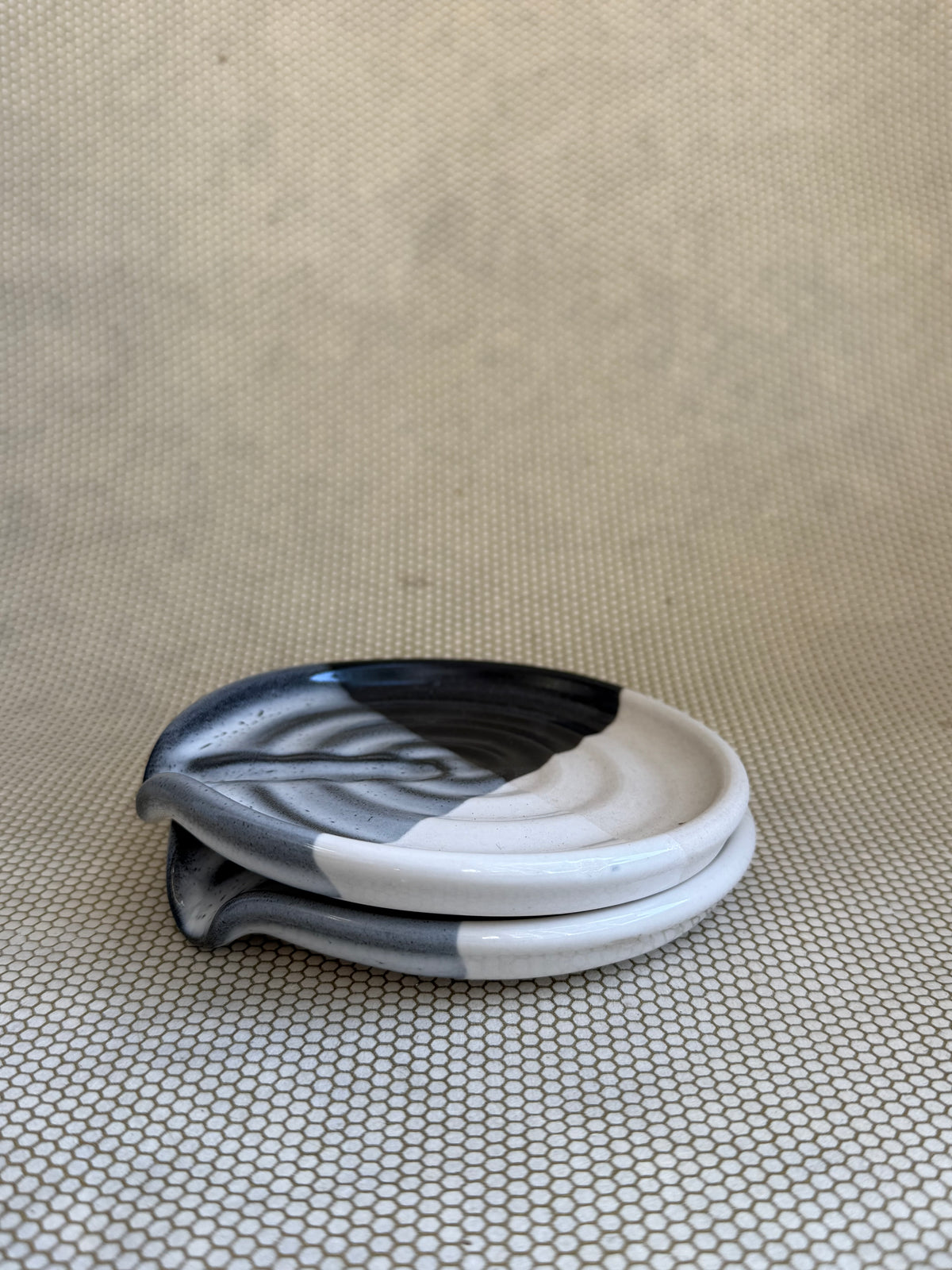 Fhar Ceramics - soap dish round