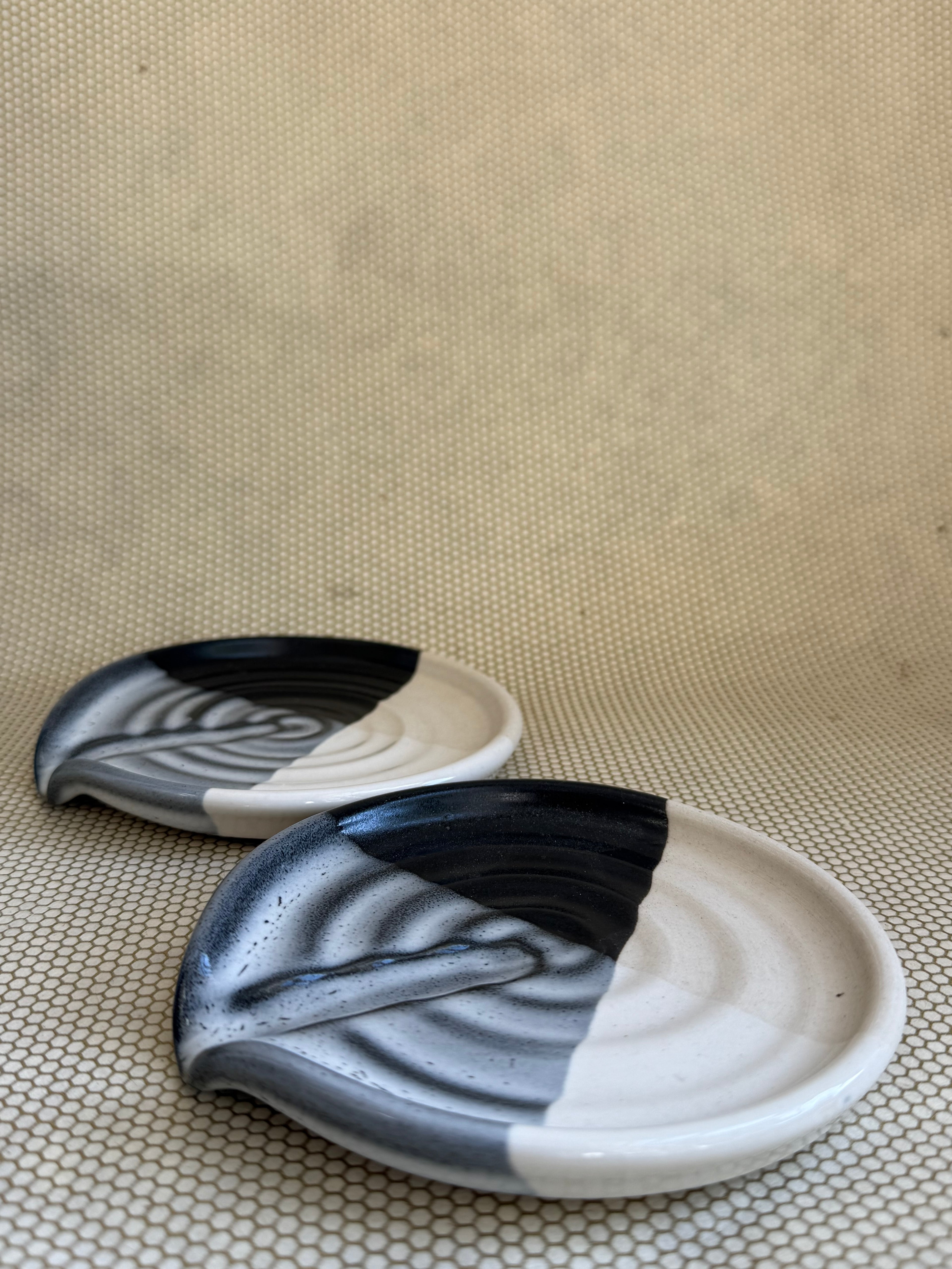 Fhar Ceramics - soap dish round