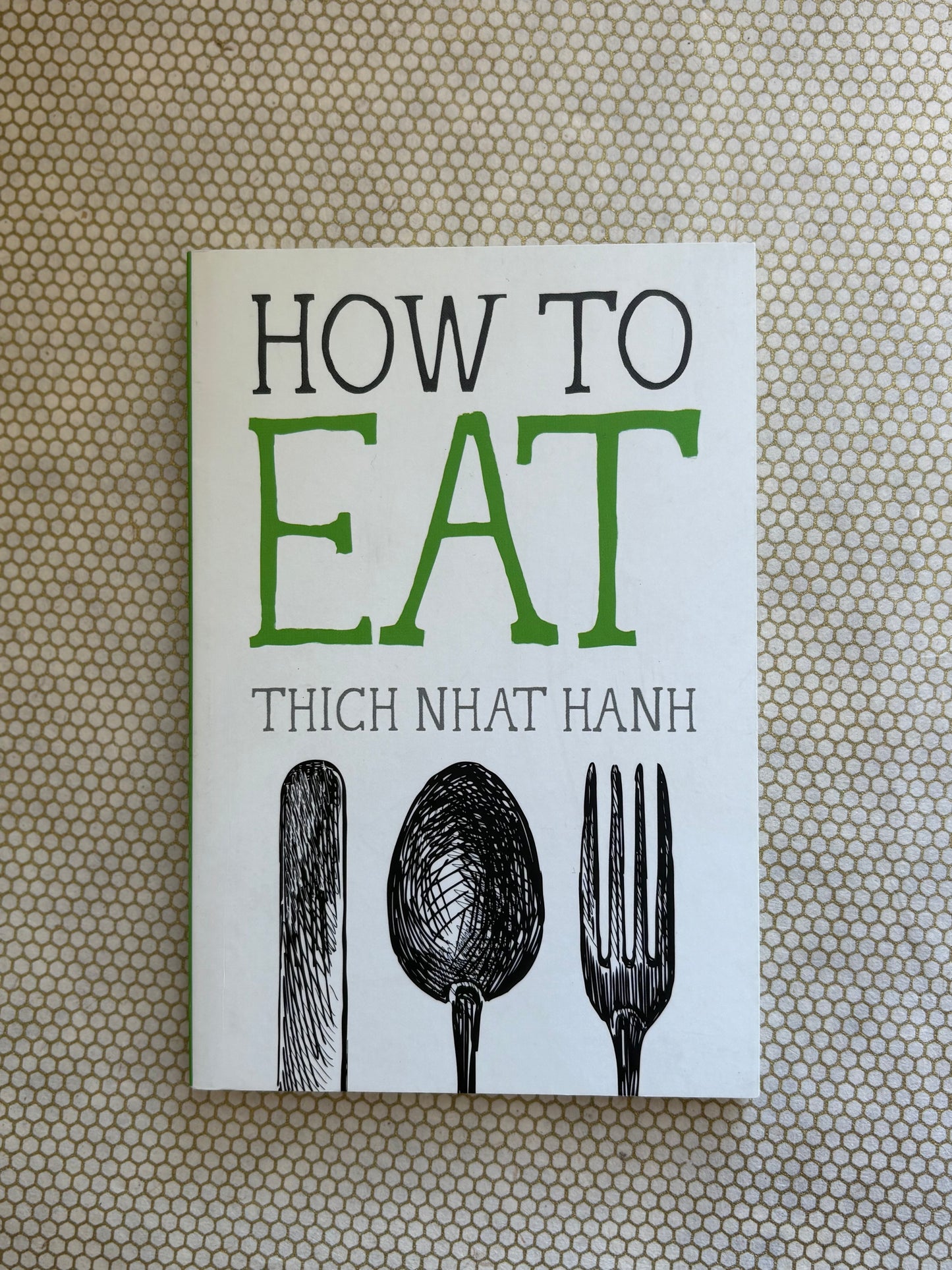 Book cover of 'How to Eat' by Thich Nhat Hanh with utensil illustrations on a textured background
