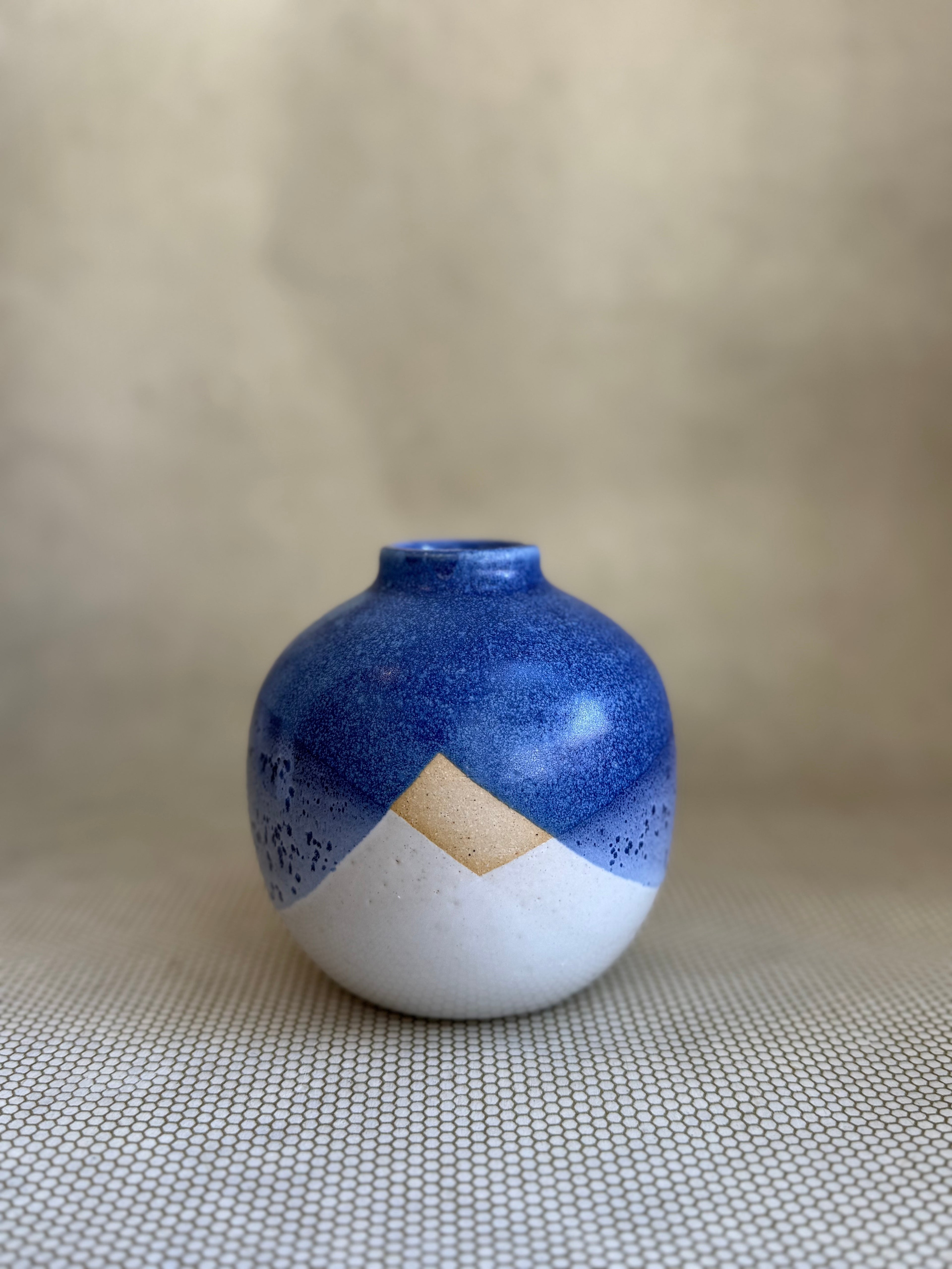 Fhar Ceramics - vase sky