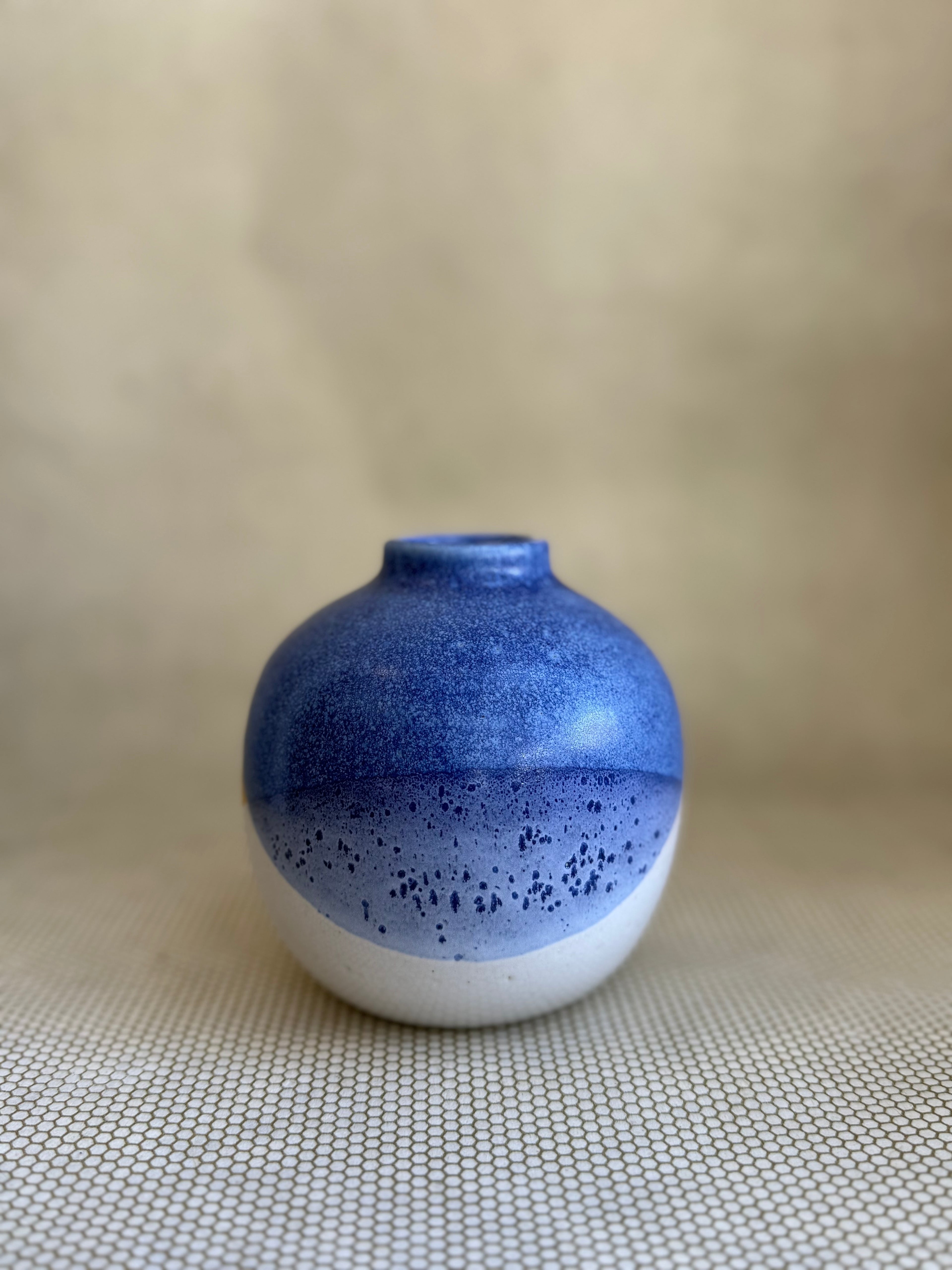 Fhar Ceramics - vase sky